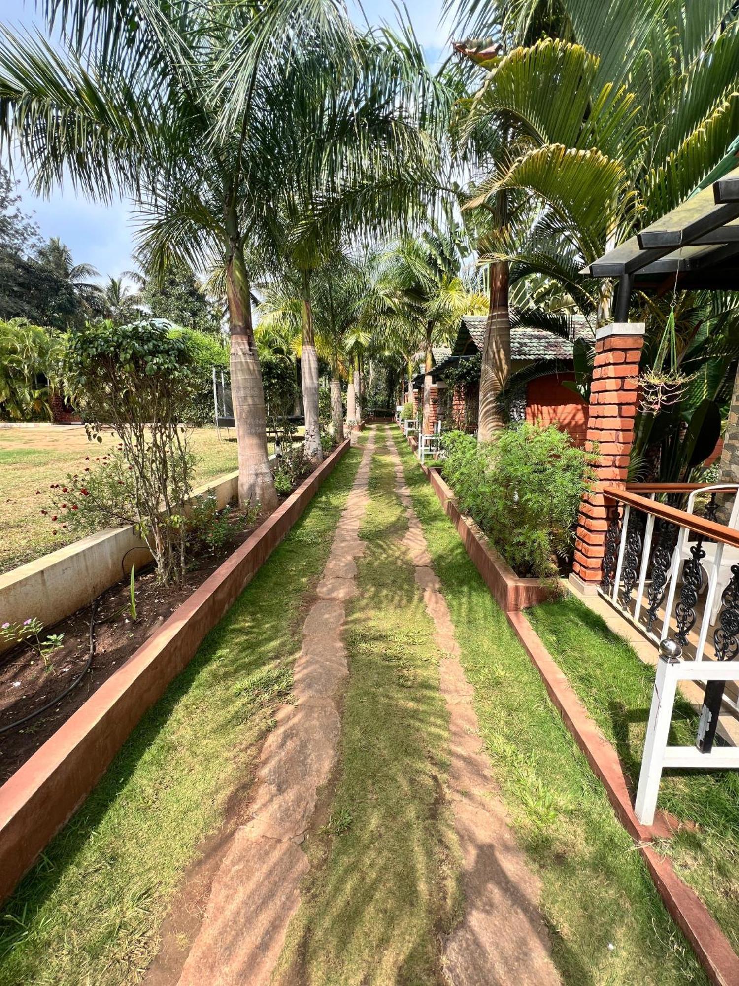 Plumeria Resort Kushālnagar Eksteriør billede
